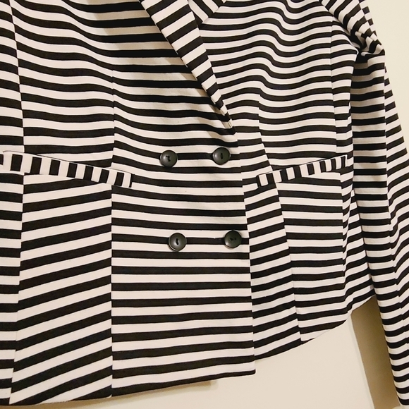 Halogen | Black & White Striped Cropped Blazer Jacket (Size Large) - Picture 7 of 14